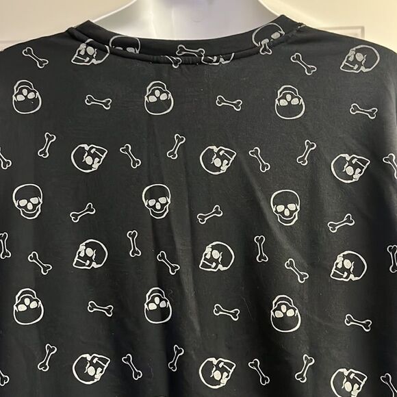 Pumpkins & Potions Skulls and Bones Long Sleeves Crewneck Pullover Shirt- Large - Picture 9 of 15